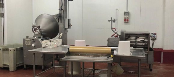 990m² Warehouse in Camargo, Spain No. 149850 2