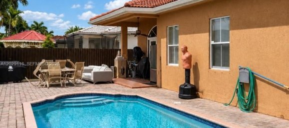 3 dormitorios villa en venta en Miami, Miami-Dade, Florida, USA № 615214 2