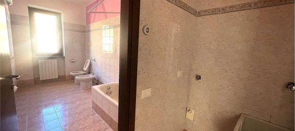 3-salle Appartement à Rovellasca, Italy No. 282456 8