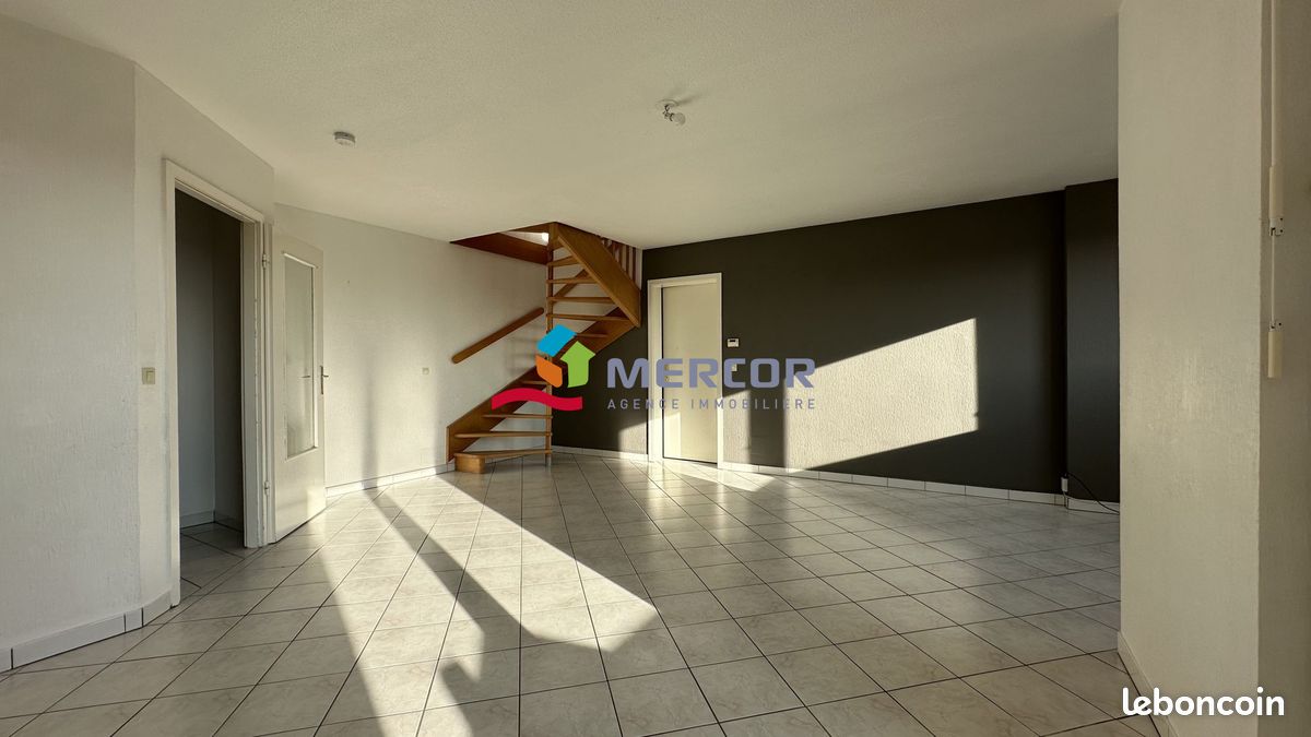 Apartamento de 4 dormitorios en Holtzheim, France No. 70205