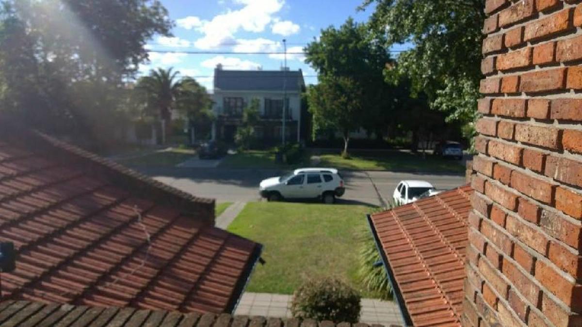 4 bedrooms House in Mar del Plata, Argentina No. 90652