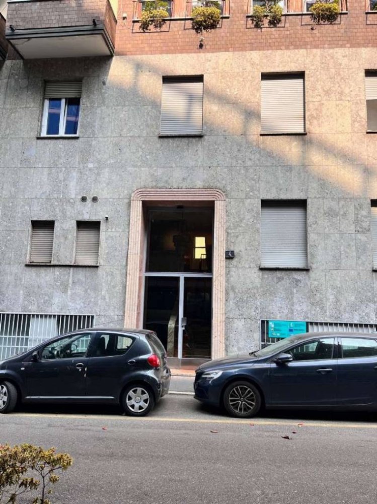Propiedad comercial de 5 habitaciónes en Milan, Italy No. 324270