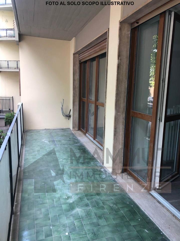 4 rooms Apartment in Florence, Italy No. 38696