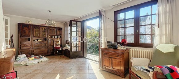 2 bedrooms House in Saint-Cyr-l'Ecole, France No. 169139 5