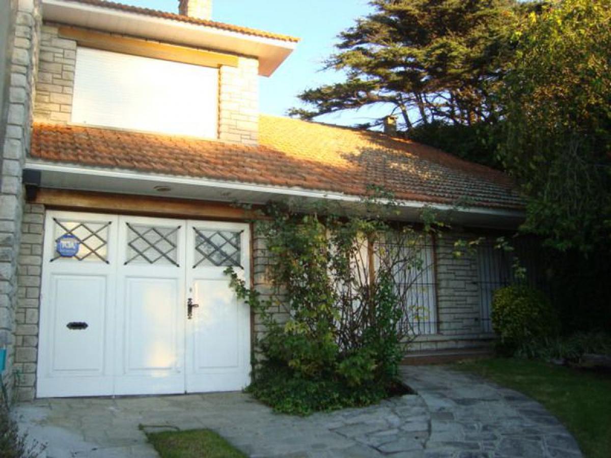 4 bedrooms House in Mar del Plata, Argentina No. 82917