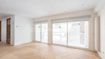 3 bedrooms Apartment in Madrid, Spain No. 151351