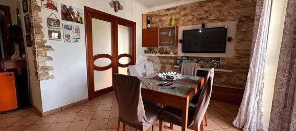 2 Schlafzimmer Wohnung in Naples, Italy, Nr. 53997 6