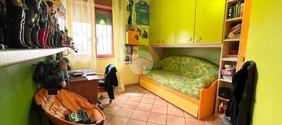 2 Schlafzimmer Wohnung in Naples, Italy, Nr. 53997 3
