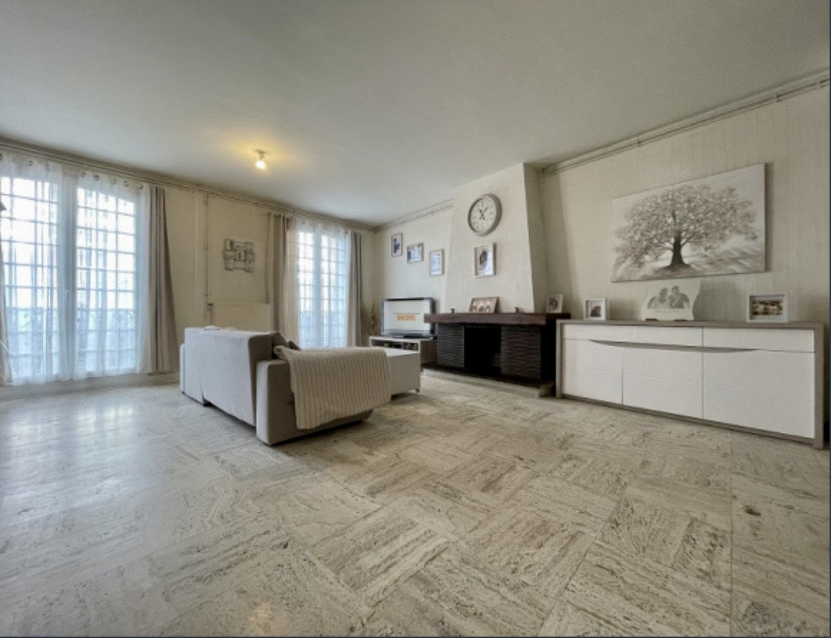 Dúplex de 4 dormitorios en Dreux, France No. 39173