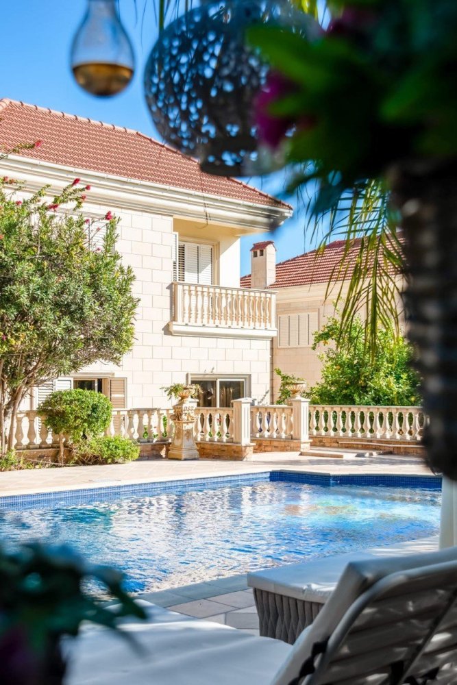 Villa de 4 dormitorios en Agios Tychonas, Cyprus No. 35343