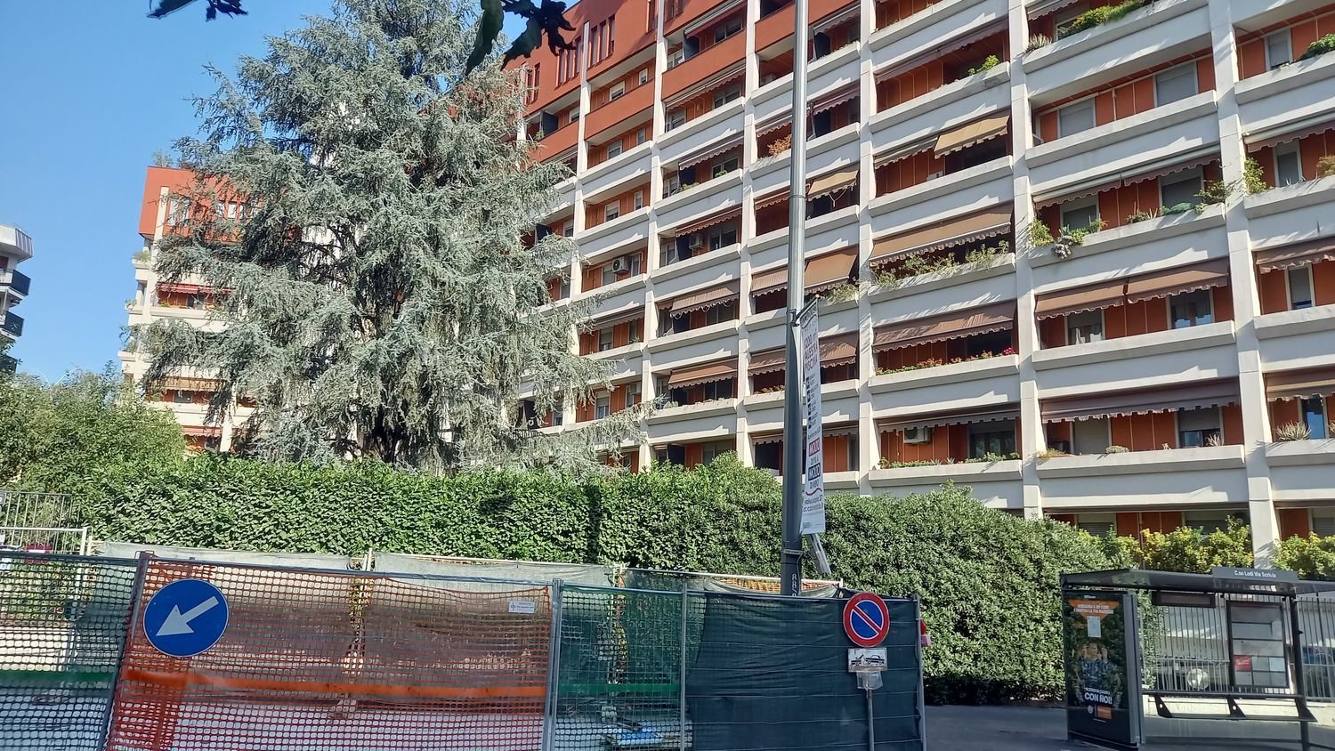 4 rooms Apartment in Milan, Italy No. 256732