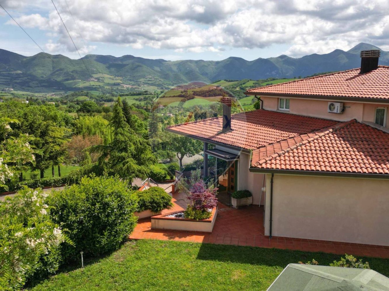 24-salle Villa à Fabriano, Italy No. 262205