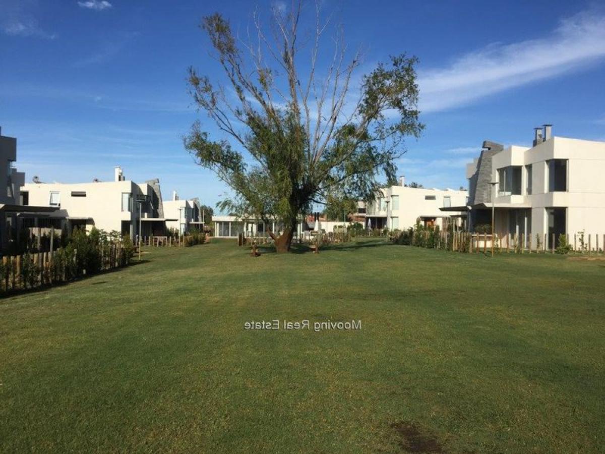 3 bedrooms House in Montevideo, Uruguay No. 11857