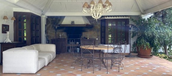 6 bedrooms Villa in Marbella, Spain No. 4474 2