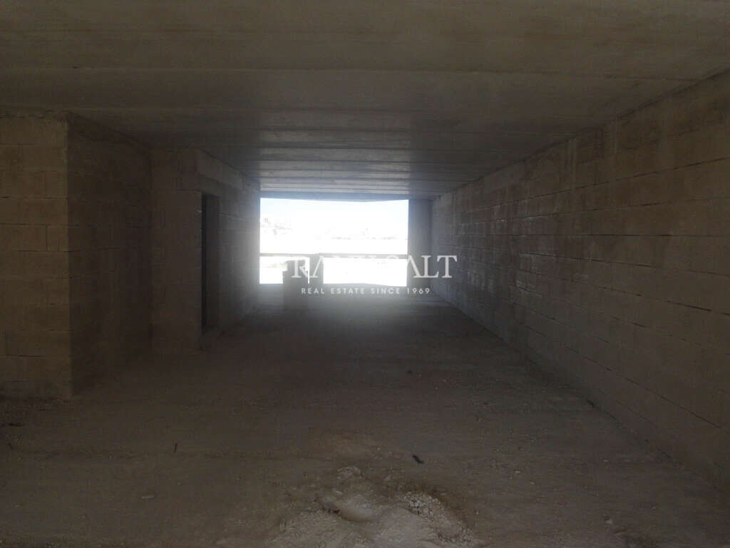 Tienda en Birkirkara, Malta 183 m² No. 12858