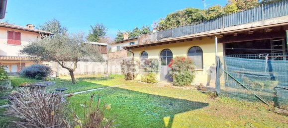 3 bedrooms Villa in Passirano, Italy No. 234731 12