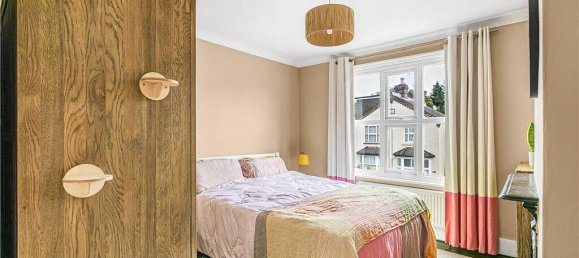 2 bedrooms House in Surrey, United Kingdom No. 8574 4