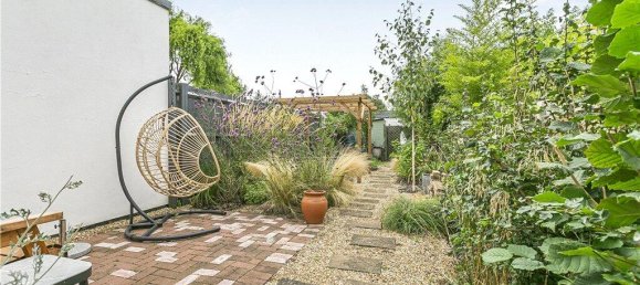 2 bedrooms House in Surrey, United Kingdom No. 8574 16