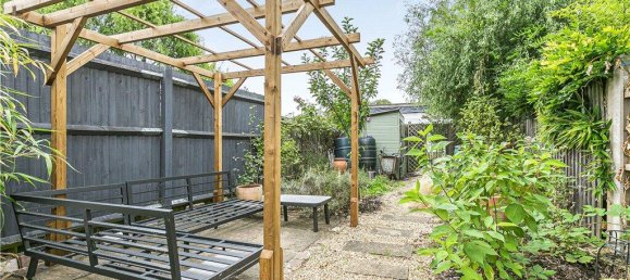 2 bedrooms House in Surrey, United Kingdom No. 8574 18