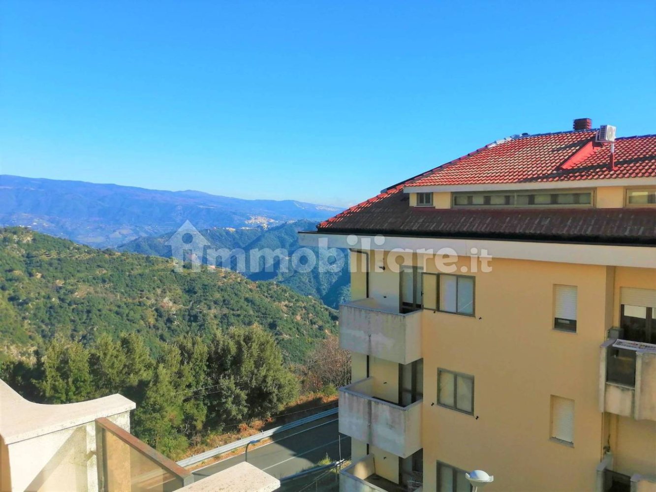4 bedrooms Apartment in Pentone, Italy No. 92447