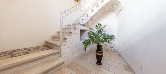 3 bedrooms Building in Martina Franca, Italy No. 329196 3