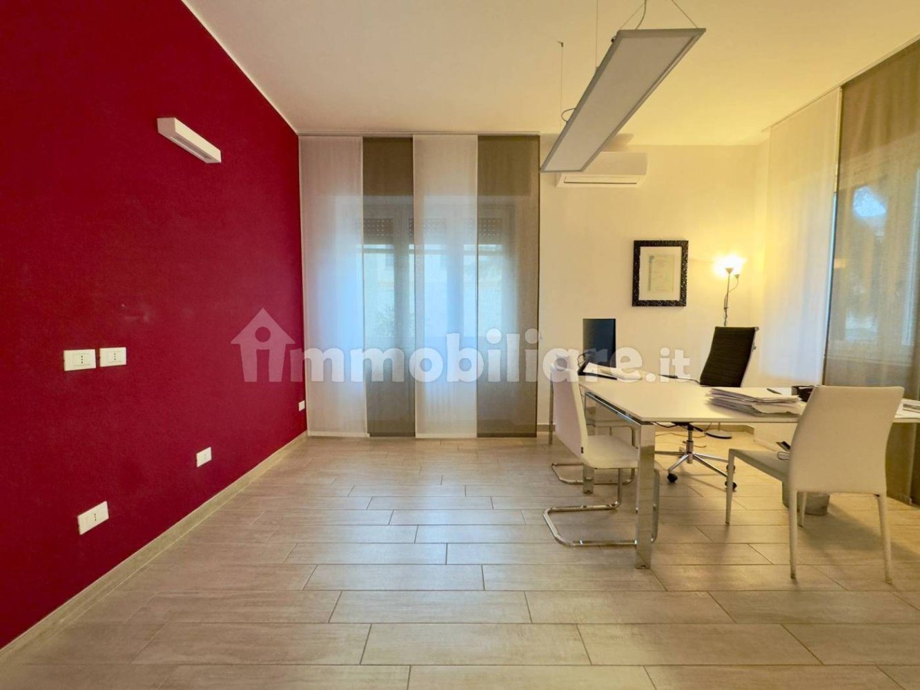 4 rooms Office in Novara, Italy No. 203193