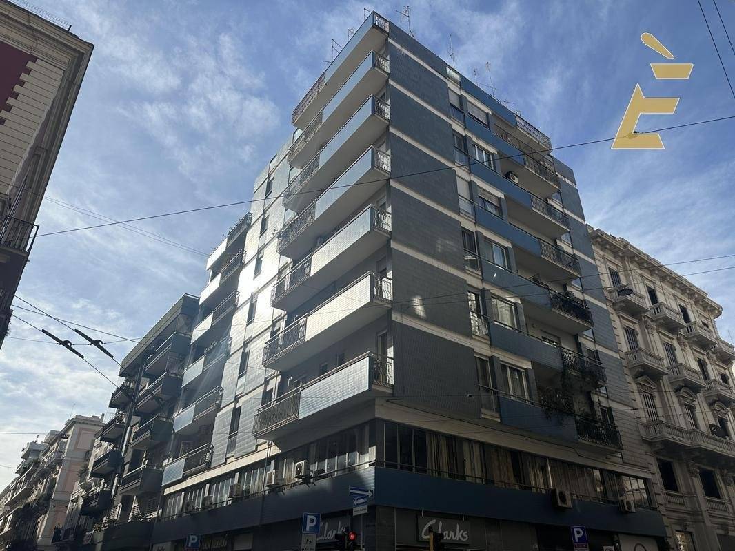 Apartamento de 4 dormitorios en Bari, Italy No. 317327