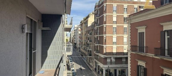 Apartamento de 4 dormitorios en Bari, Italy No. 317327 4