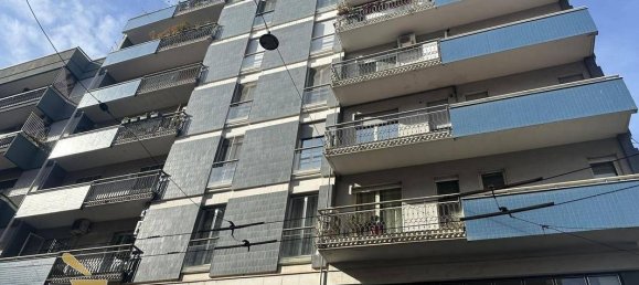 Apartamento de 4 dormitorios en Bari, Italy No. 317327 2
