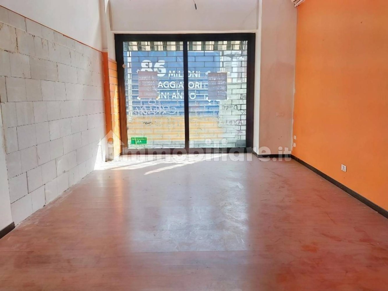 Gewerbliche Immobilie in Milan, Italy 111m², Nr. 310894