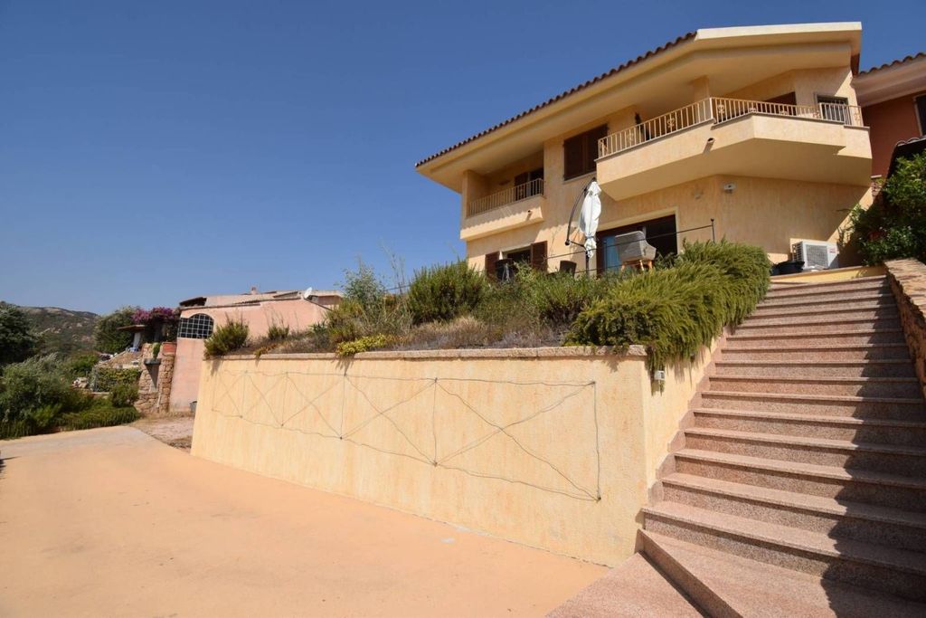 4 bedrooms Villa in Loiri Porto San Paolo, Italy No. 77944
