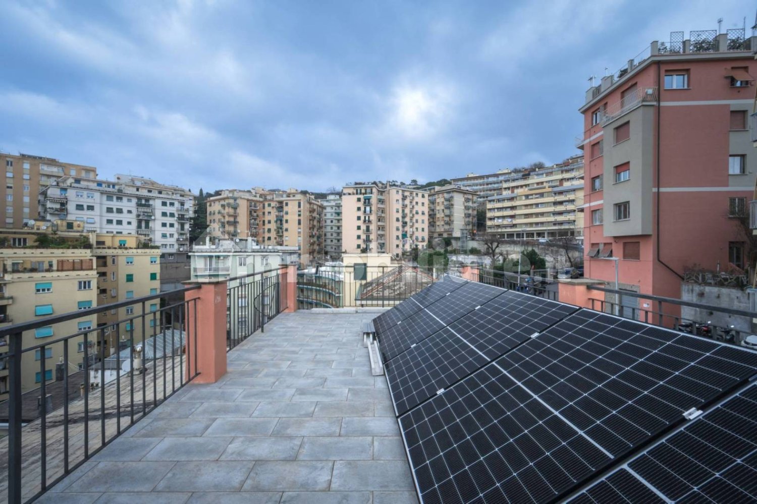 Villa de 4 dormitorios en Genoa, Italy No. 16209