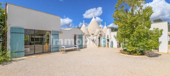 5 bedrooms Villa in Ceglie Messapica, Italy No. 287179 2