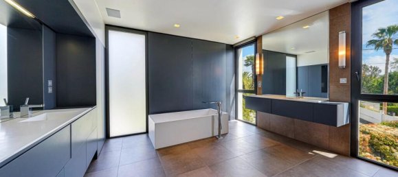 Вилла с 3 спальнями в Марсель, Франция № 340819 8