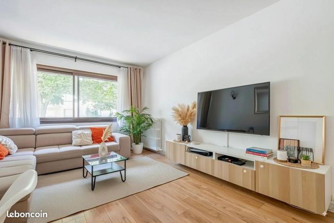 Apartamento de 2 dormitorios en Livry-Gargan, France No. 354455