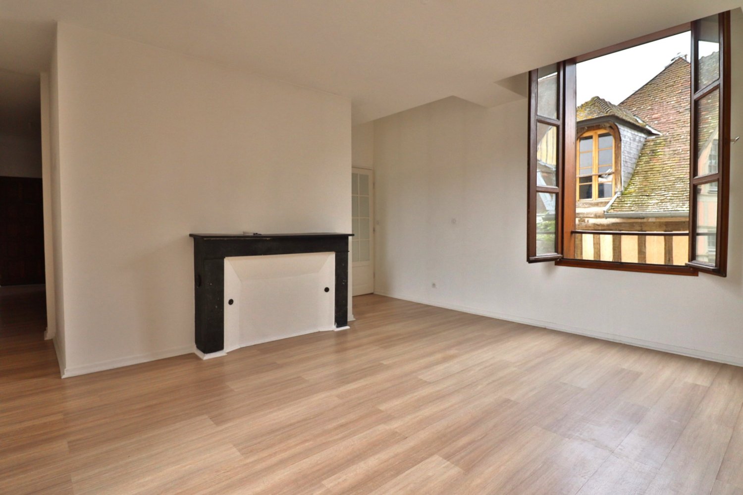 Apartamento de 2 dormitorios en Troyes, France No. 266705