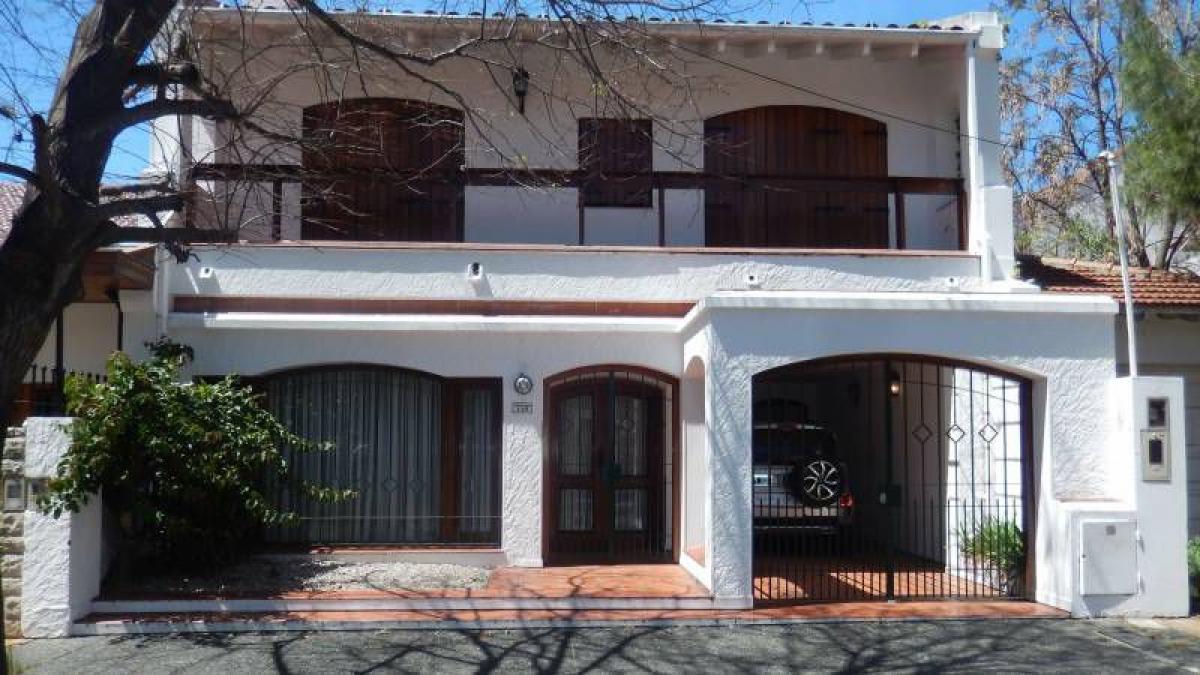 Дом с 3 спальнями в Кильмес, Аргентина № 13072