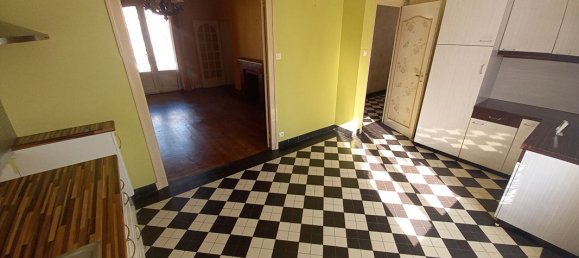 Casa de 3 dormitorios en Fougeres, France No. 199001 2