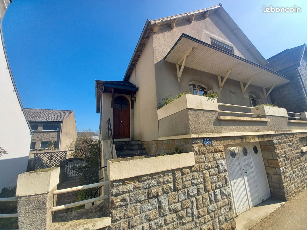 Casa de 3 dormitorios en Fougeres, France No. 199001