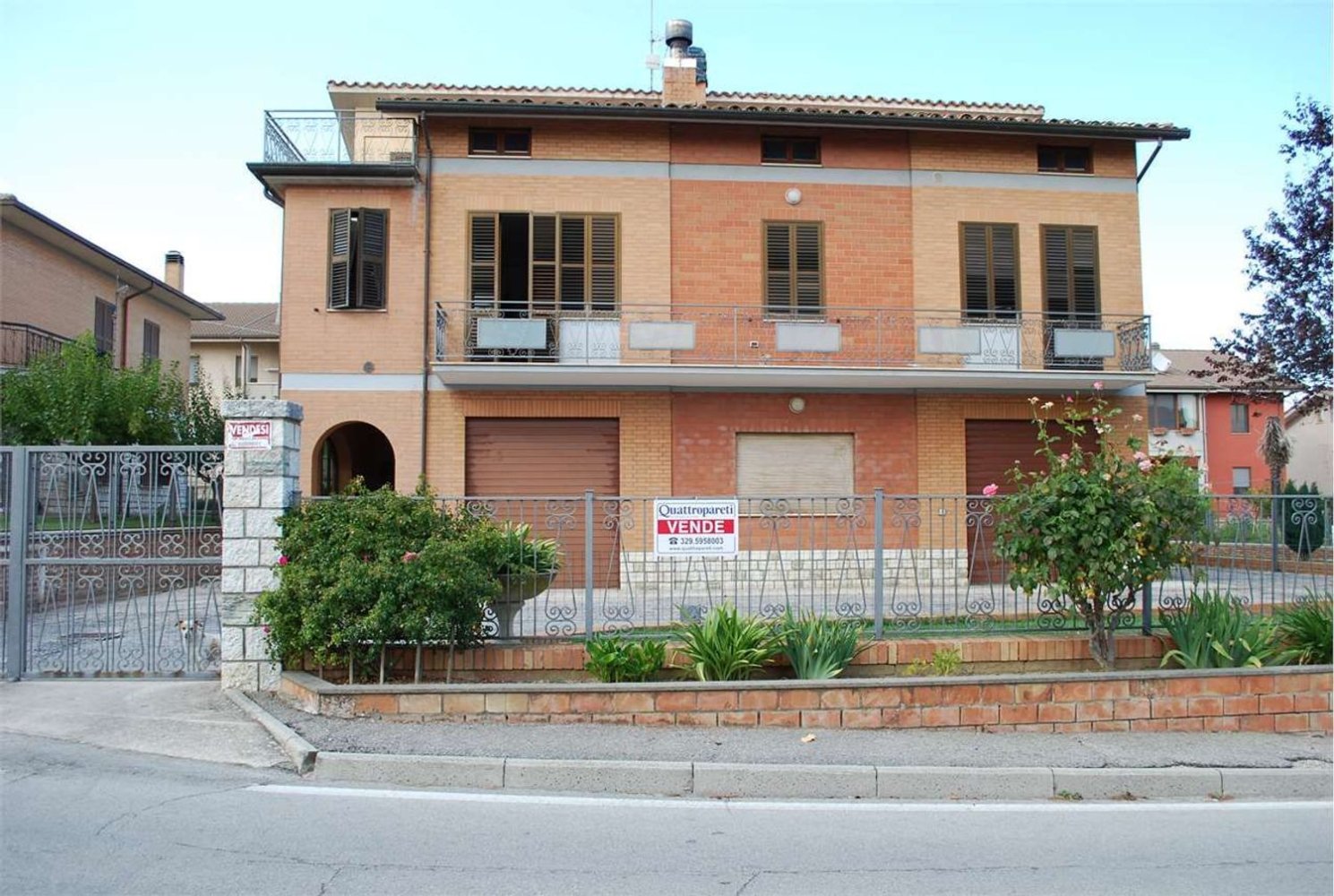 15 bedrooms House in San Ginesio, Italy No. 402767
