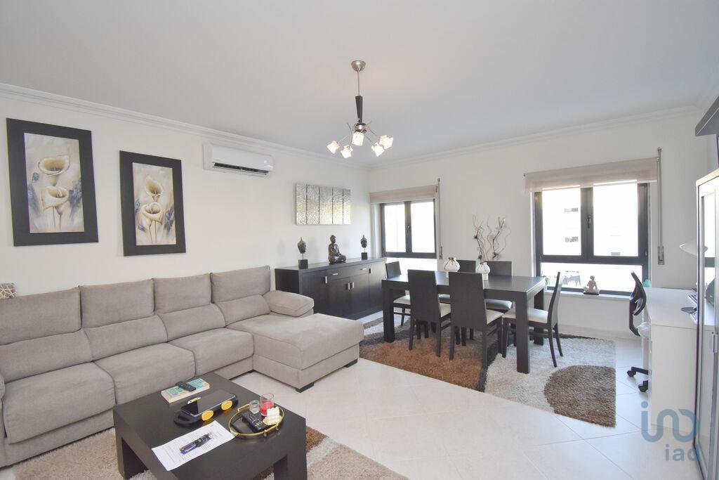 Apartamento de 3 dormitorios en Vialonga, Portugal No. 231950