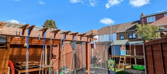 3 bedrooms House in Rainham, United Kingdom No. 10675 74