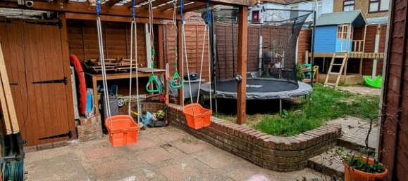 3 bedrooms House in Rainham, United Kingdom No. 10675 14