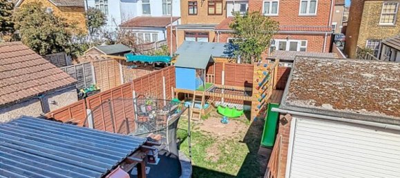 3 bedrooms House in Rainham, United Kingdom No. 10675 42