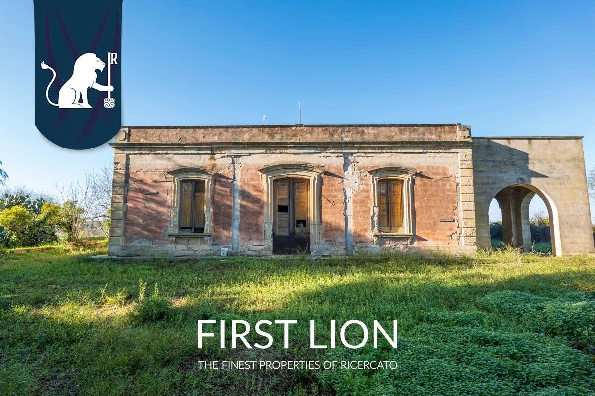 10 rooms Villa in Arnesano, Italy No. 30316