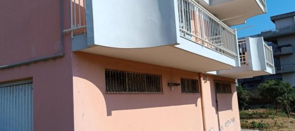 4 rooms Apartment in Messina, Italy No. 263902 9