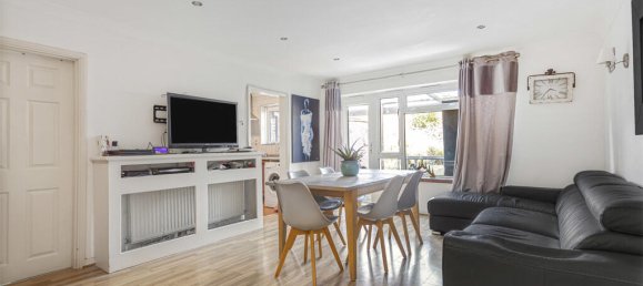 4 bedrooms House in Feltham, United Kingdom No. 8509 2