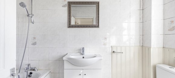 4 bedrooms House in Feltham, United Kingdom No. 8509 13