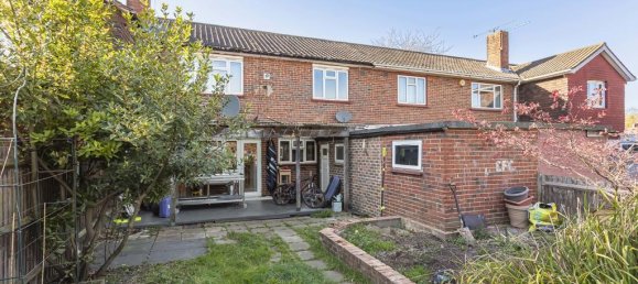 4 bedrooms House in Feltham, United Kingdom No. 8509 16