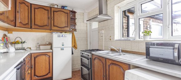 4 bedrooms House in Feltham, United Kingdom No. 8509 7